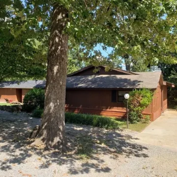 Twelve Oaks Resort - 1/4 mile from Lake Norfork Marina