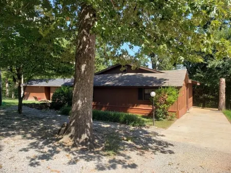 Twelve Oaks Resort - 1/4 mile from Lake Norfork Marina