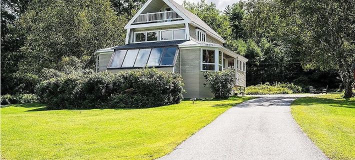 Spacious Home Just 3 Min. from Pleasant Mtn.  Spectacular Views of Mt Washington Hotels in Bridgton