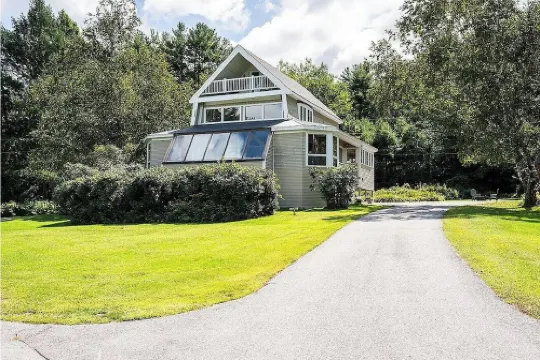 Spacious Home Just 3 Min. from Pleasant Mtn.  Spectacular Views of Mt Washington