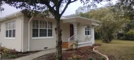 Deco style spacious remodeled house in the heart of Sebring close to everything.