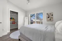 Boho 2Bed Retreat - 5 Min to Shops & Eats & Airport