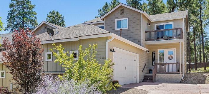 Family-Friendly Flagstaff Retreat w/ Mtn Views, Fireplace, AC, Close to Nau Hotels in Flagstaff
