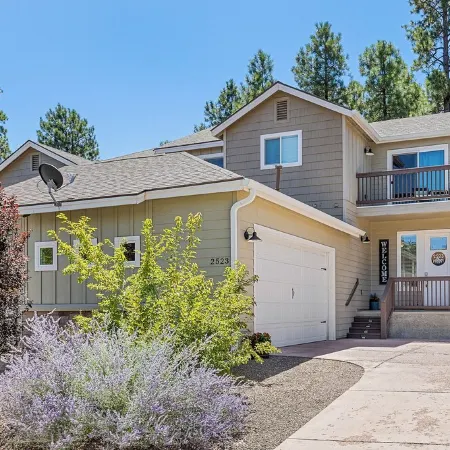 Family-Friendly Flagstaff Retreat w/ Mtn Views, Fireplace, AC, Close to Nau