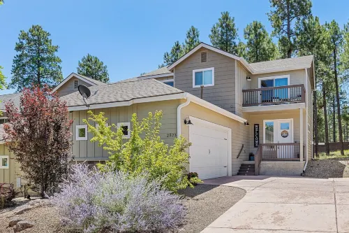Family-Friendly Flagstaff Retreat w/ Mtn Views, Fireplace, AC, Close to Nau - 4 Sao