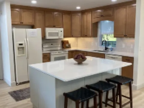 Renovated! Between Two Squares with Golf Cart ! Hotels in The Villages