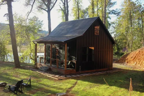 Hidden Springs Cottage, Rome, GA, King Loft Bedroom, Private Lake Access