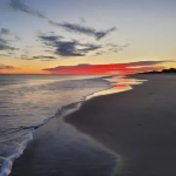 Island Time is an enchanting oceanfront cottage perfect for couples
