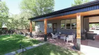 Stylish centrally located 5-bedroom house in enjoyable Cedar City with AC, WiFi