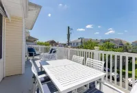 Beautiful, 3 bed, 2 bath, Cozy Condo just minutes from Boardwalk & Beach Access!
