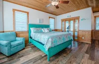 Bring your boat, water toys, & dogs. Awesome location! - 3-Star