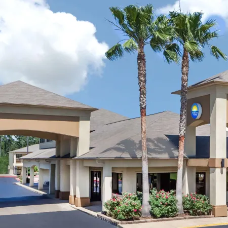 Days Inn & Suites by Wyndham Huntsville