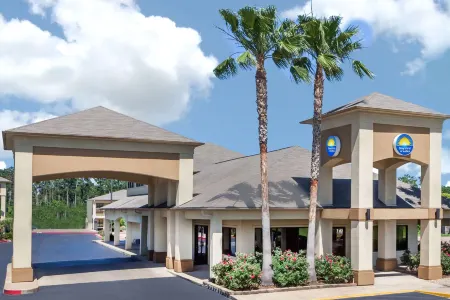 Days Inn & Suites by Wyndham Huntsville