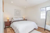 Charming 3-bedroom house with AC and WiFi in wonderful North Hollywood Hotels in Sun Valley