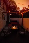 Couples 2 Bedroom Retreat - Hot Tub- Air Hockey -Close to ShelburneFalls