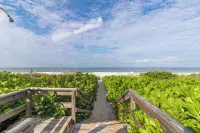 Charming 1-bedroom, beachfront condo in marvelous Longboat Key