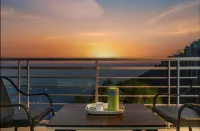 Vanasathli I Near Mall Road Kasauli I Open Garden & Rooftop - Mountain view