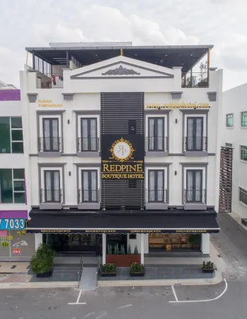 เรดไพน์บูทีคโฮเทล