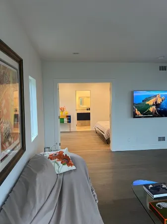 Bayfront 5 bedrooms family home. Panoramic sea view from all rooms