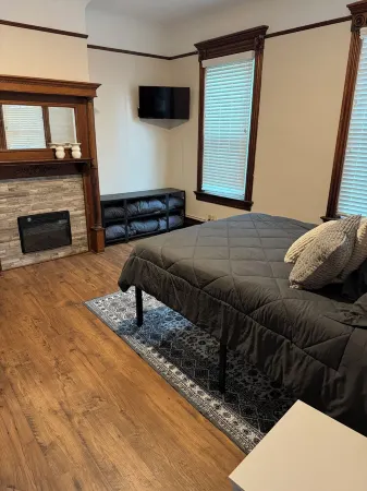 Monument House, Near Spooky Nook , Heart of Hamilton,Oh private parking , Slps 8 Отели в г. Гамильтон