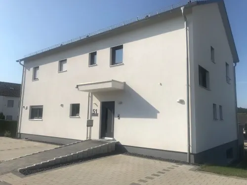 15 Minuten vom Freizeitpark und Seen Entfernt. Ferienwohnung in Ruhiger Lage