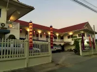 Huankhamnan Hotel Hotels near Nan Hospital