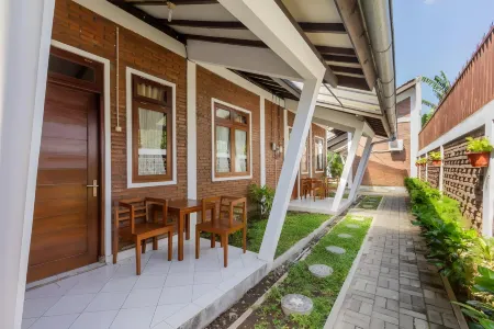 Sahitya Guest House Syariah Отели в г. Tegalrejo