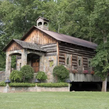 "18 Seasons" Seconds to Blue Ridge Parkway, & Mabry Mill. Game room w/Bar