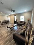 Cozy 3-bedroom house with AC and WiFi in awesome Log Cabin