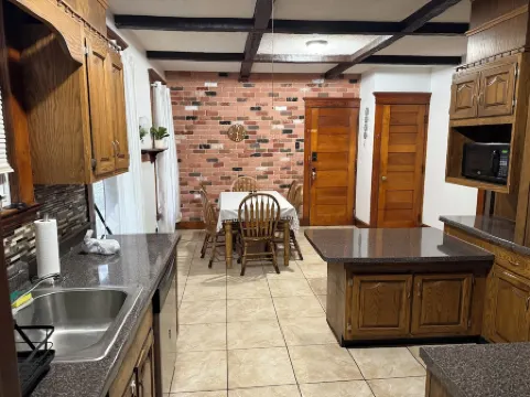 Charming Historic 2BR Retreat in New Haven – Cozy Stay Near Yale & Downtown! Отели рядом с достопримечательностью «Connecticut Children's Museum»