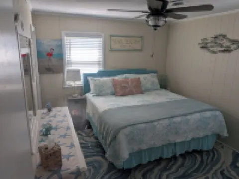 Comfortable and clean beach cottage convenient access to the beach.