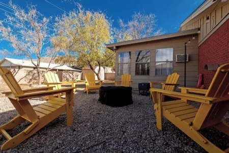 Fire Pit+Game Room+Mountain Views Отели рядом с достопримечательностью «Парк Вашингтон»