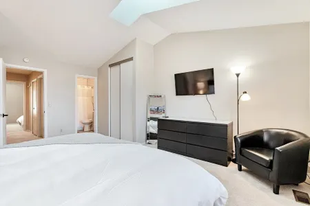 Lafayette Townhouse Minutes from Good Samaritan Hospital