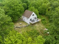 Renovated Alexandria NH jacuzzi house~firepit! gameroom! dog friendly! fenced Hotel a Alexandria