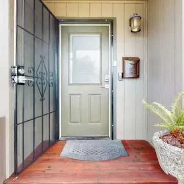 Quiet Oasis in Central Eureka with Wi-Fi, Tempur-Pedic Bed, Garage & EV Charger
