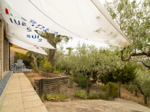 Mike's Dinghy House Hotels in 