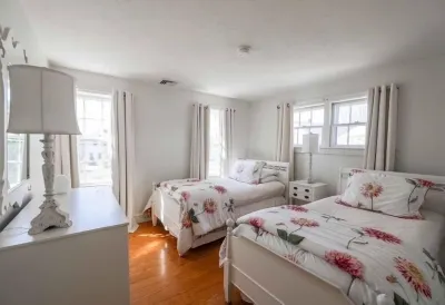 Cheerful 5 br Nantucket home; perfect for families Hotels near Nantucket Peddler