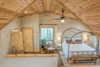 *NEW!* Hot tub/fire pit/private close to Downtown!