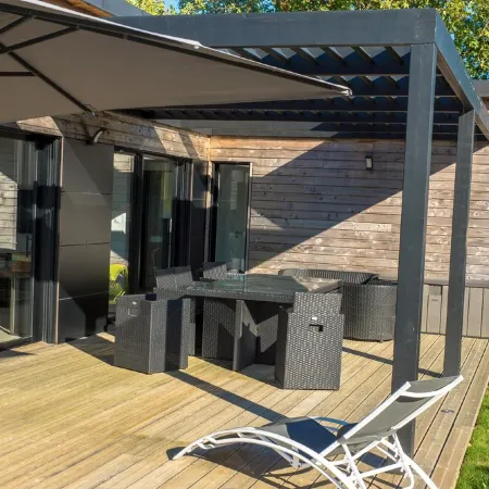 Modern house with great facilities and a large jacuzzi