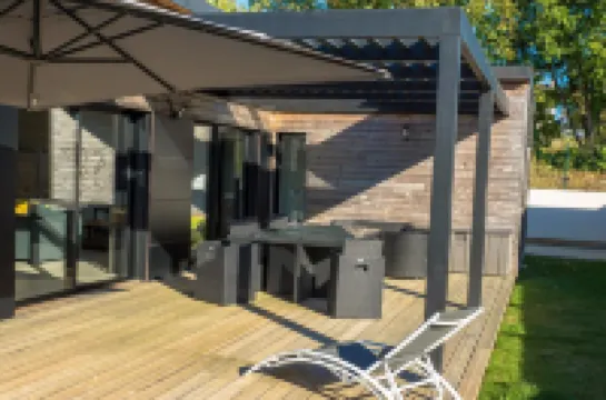 Modern house with great facilities and a large jacuzzi