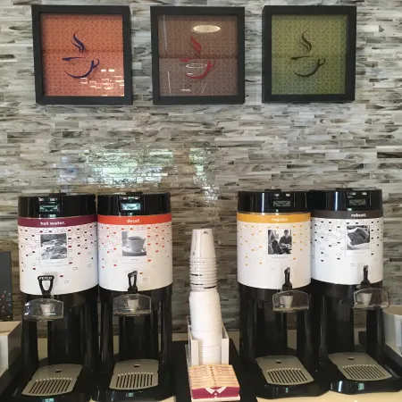 Hampton Inn & Suites Newburgh - Stewart Airport