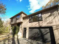 5 Star Coastal Farmhouse- Dog Friendly- 3Br in Westerly! Minutes to Beach & Town Hotels in Westerly
