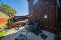 Hot Tub + Fire Pit + Corn Hole + BBQ + Game Room + Spa Bath