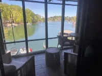 Lake Keowee Waterfront Town Home - 3 Bdrm, 3.5 Bath 7 Miles from Clemson Stadium Hotels in der Nähe von The Dike