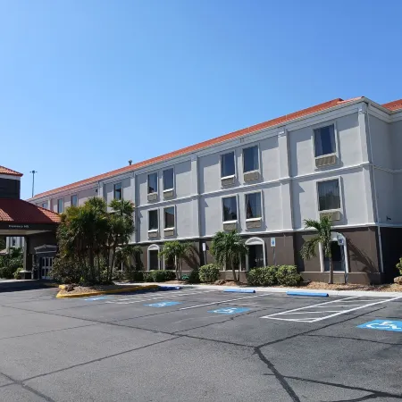 Best Western Plus Bradenton Hotel  Suites