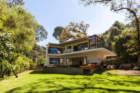 Casa Con Amplia Terraza y Jacuzzi en Avándaro Отели рядом с достопримечательностью «El Ángel»