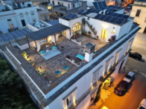 瓦廖之家廣場酒店 納爾多酒店