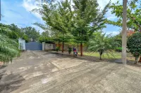 Hotel J N Stay Hotel in zona GENIUS FIRST GRADE AND PU COLLEGE