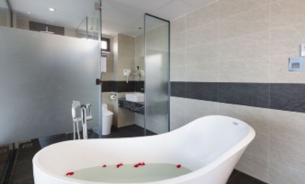 Amber Hotel Managed by HT