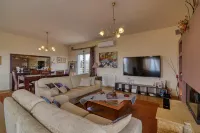 The House Olympia - Happy Rentals Hotels in 